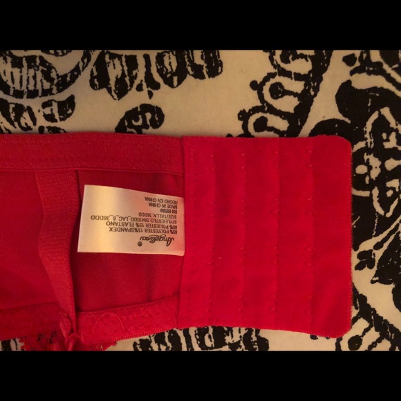 Bras - Picture 3 of 4